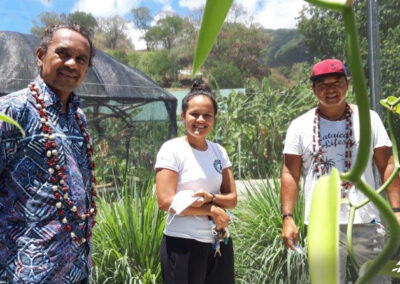 visite de la serre de vanille du Ministre de l'Agriculture